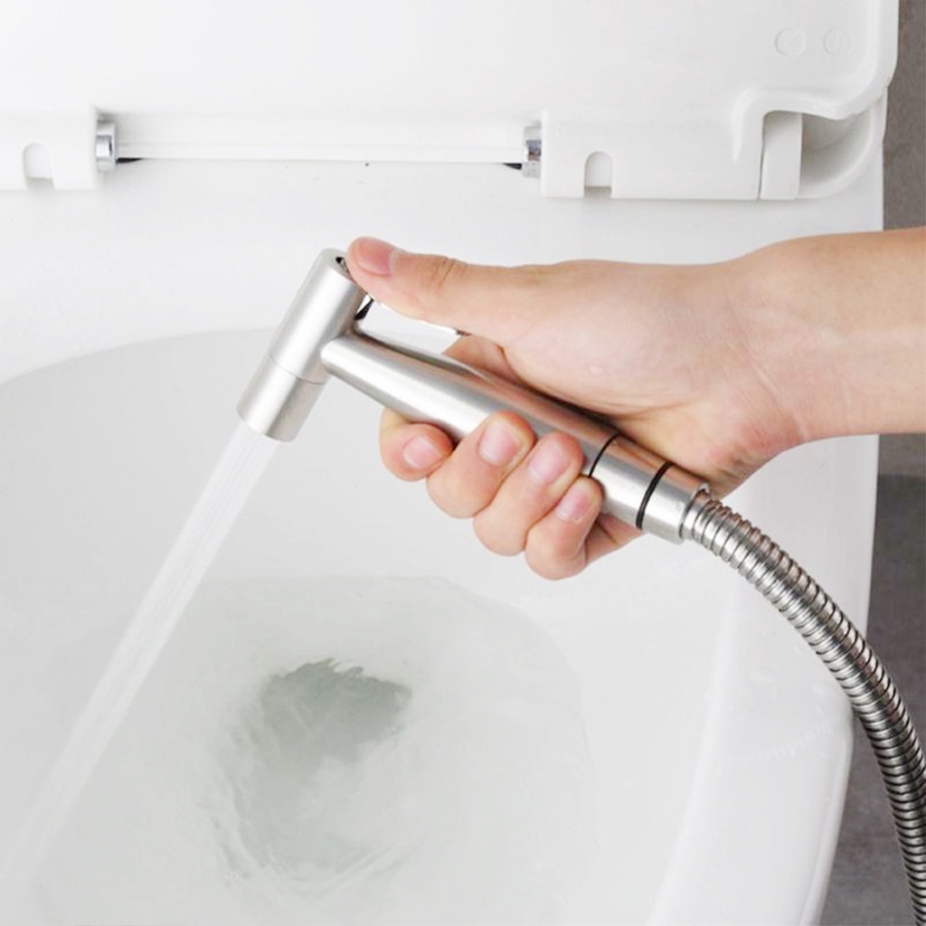 Sử dụng vòi xịt đúng cách là cách để tình trạng rò nước không tiếp tục xảy ra 